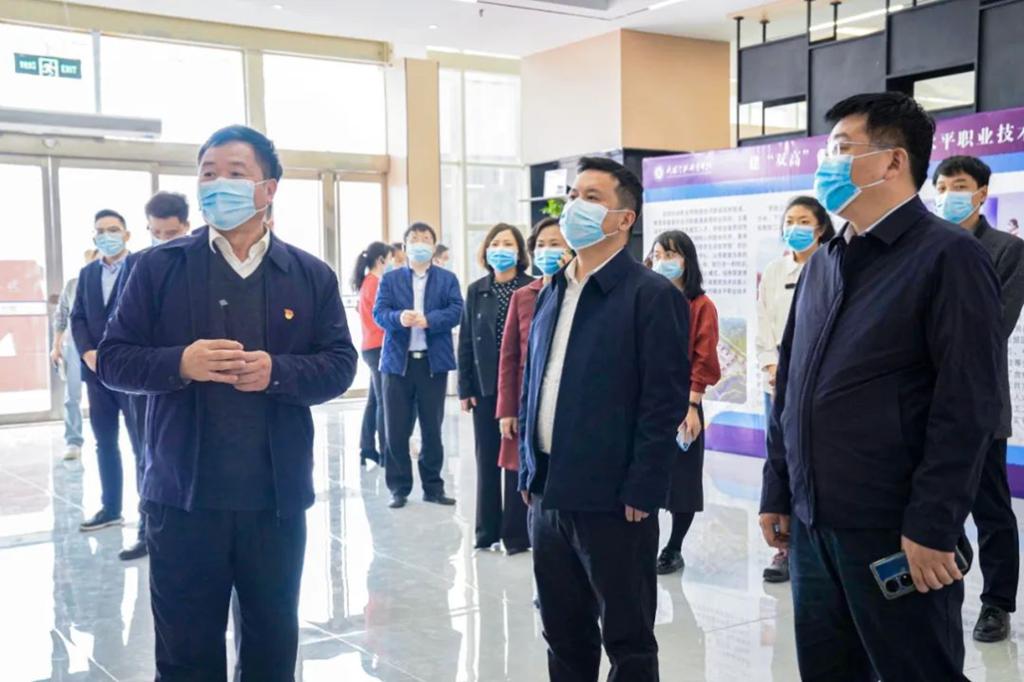 共青团中央评估调研组莅临洛阳科技职业学院考察调研 共青团中央评估调研组莅临洛阳科技职业学院考察调研