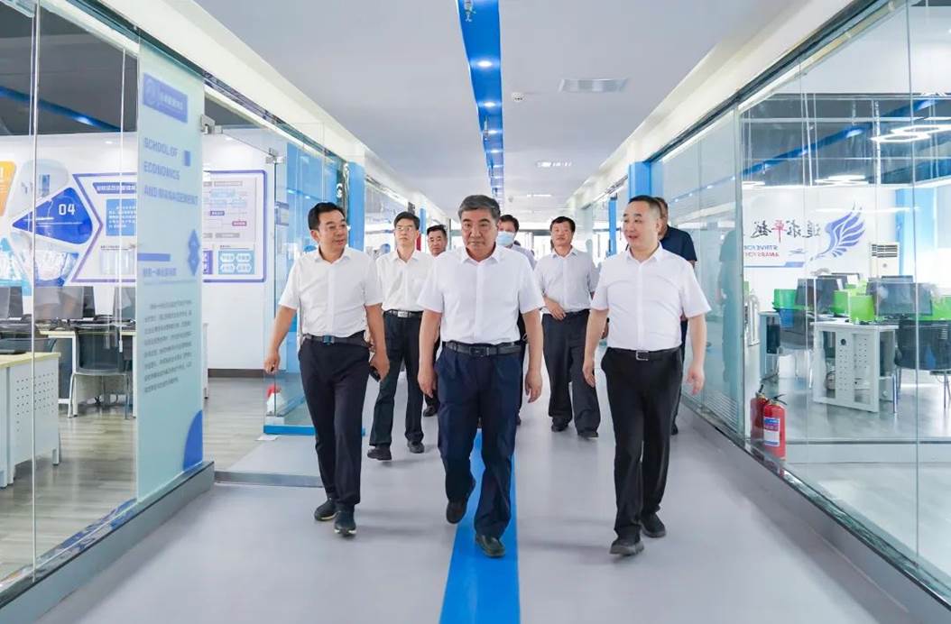 河南省 河南 教育厅 教育 党组 组成员 组成 成员 副厅长 副厅 厅长 陈垠 一行 深入 洛阳科技职业学院 洛阳科技职业 洛阳 科技 职业学院 职业 学院 考察 调研